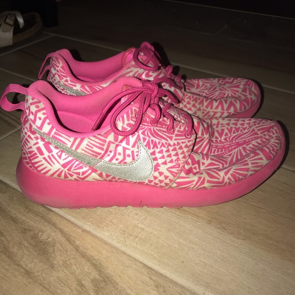 patterned roshe runs